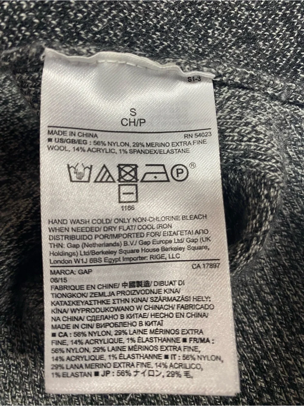 GAP Gray and Black Geometric Crewneck Sweater Men’s Small